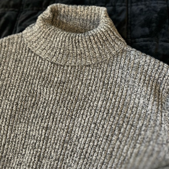 LIZ CLAIBORNE 100% Cotton Black and White Cable Knit Turtle Neck Sweater - Picture 10 of 11